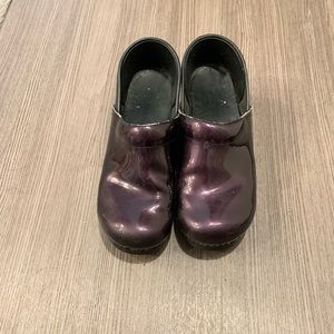 Purple patent leather Dansko